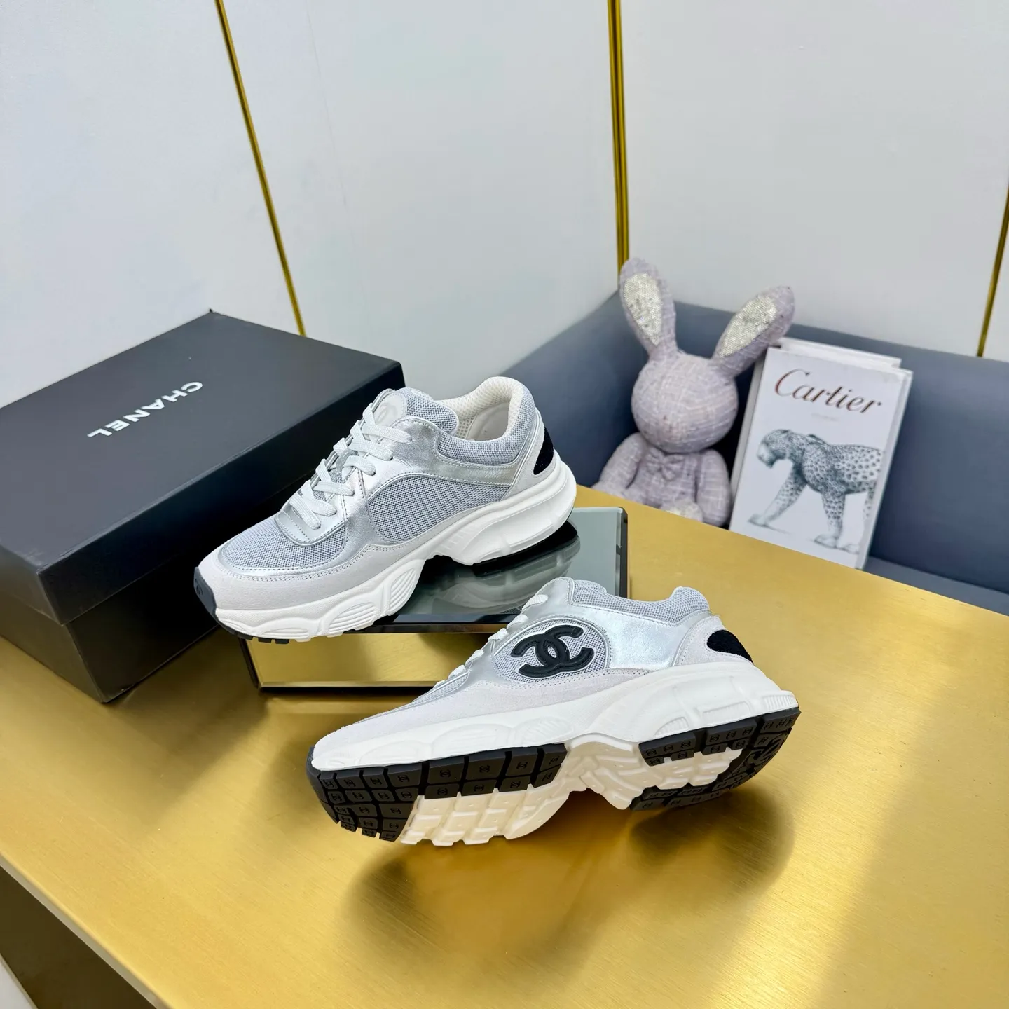 p700🐮🐮Upgraded version, upgraded version, upgraded version! No rebuttal accepted! ! ! ! Chanel Chanel dad shoes, couples' model for men and women - 2025 top casual sneakers in the counter. This classic design; the upper is electro-embroidered with various techniques; ❷The inner lining is made of: original Yangli + net ❸The outsole is based on: the original TPU combination outsole. The full set of boutique packaging for women 35–41